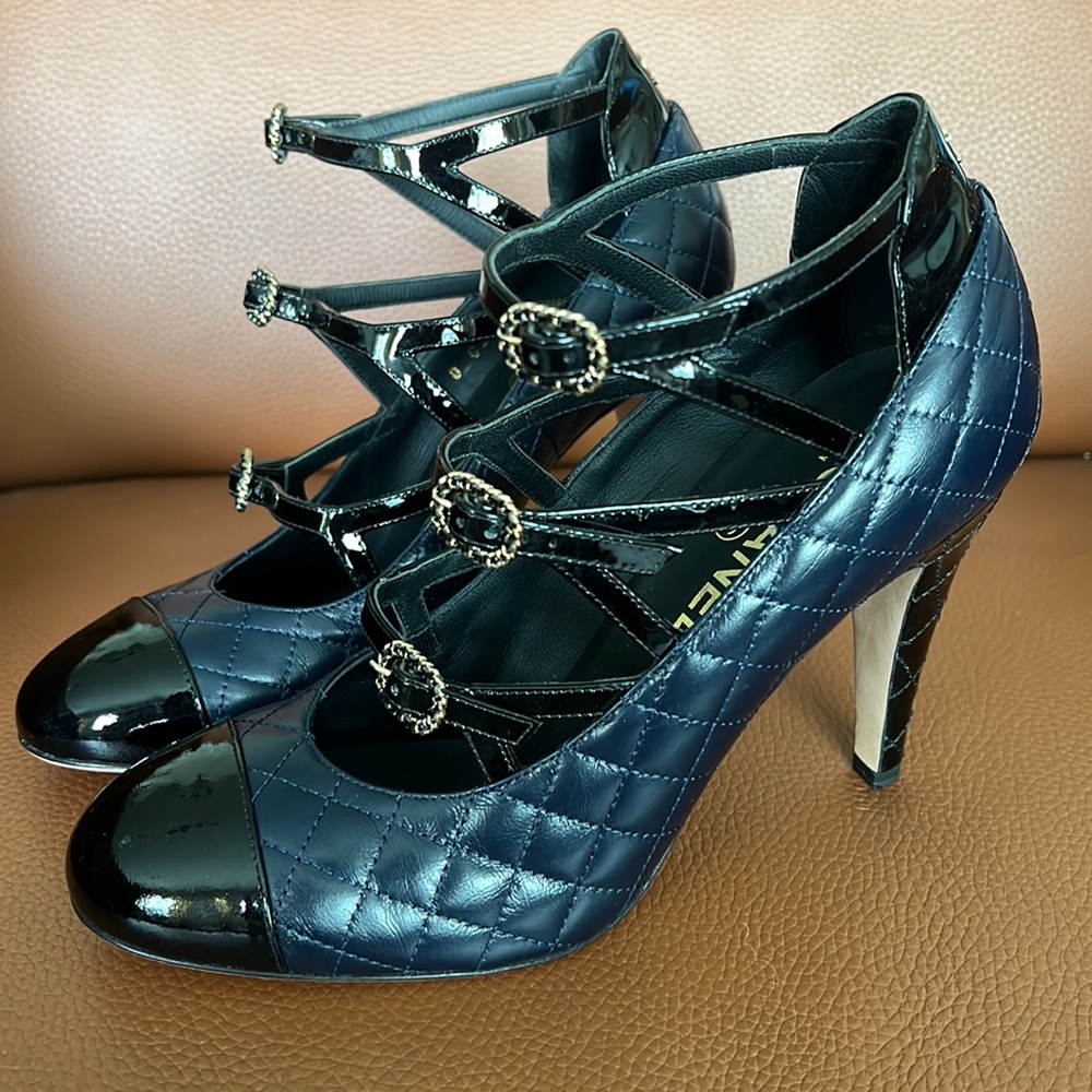 Chanel pumps. Navy & Black, size 39.